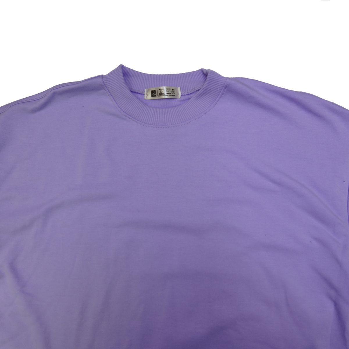 camiseta_violeta_cuello