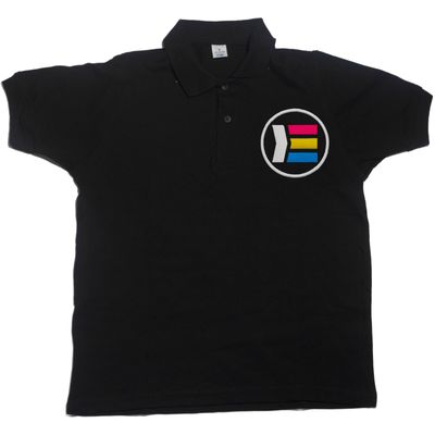 camiseta_negra_adelante_logo_bordado